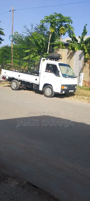 Nissan Pickup 1997 White