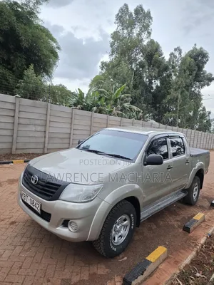 Toyota Hilux 2013 Gold