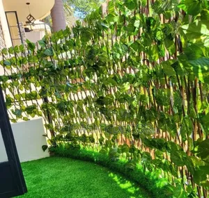 Extendable,Wood Backing Artificial Privacy Fence