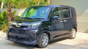 Toyota Roomy 1.0 AWD 2019 Matt Black