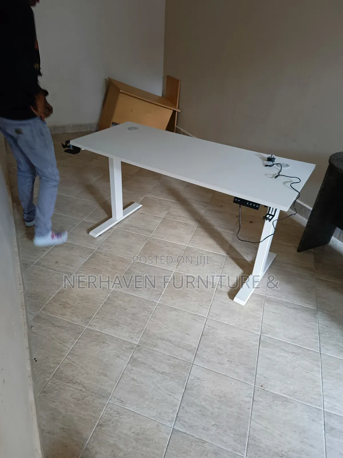 Electric Desk for Flexible Sitting Standing