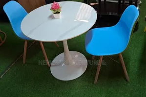 Round Dining Table for Stylish Family Dining