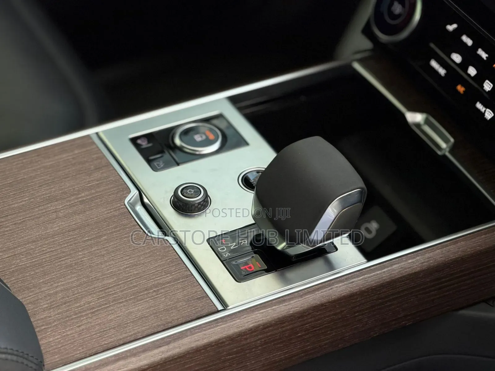 Land Rover Range Rover Vogue 2023 Brown