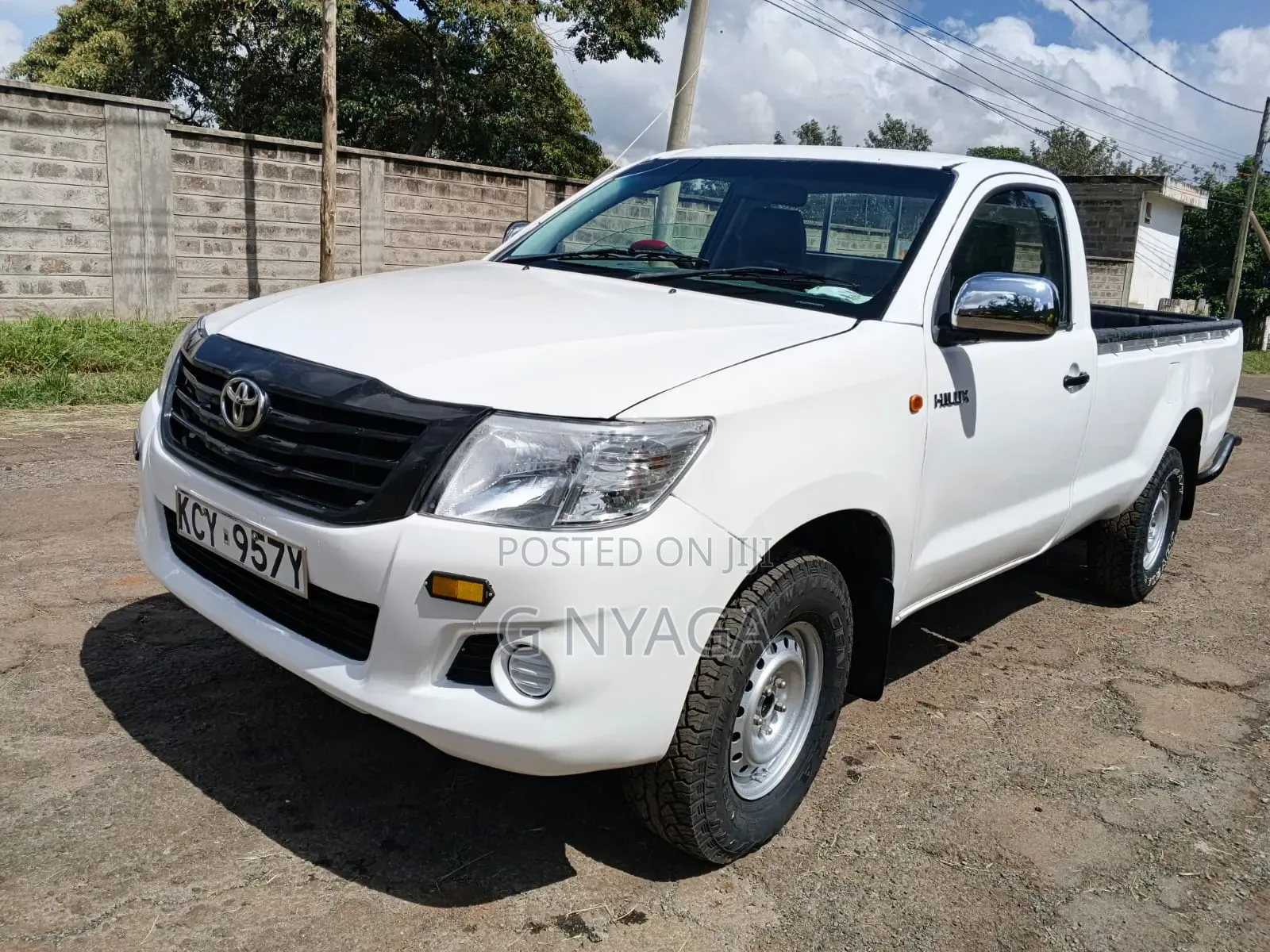 Toyota Hilux 2012 White