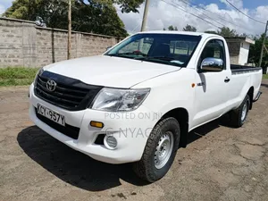 Toyota Hilux 2012 White