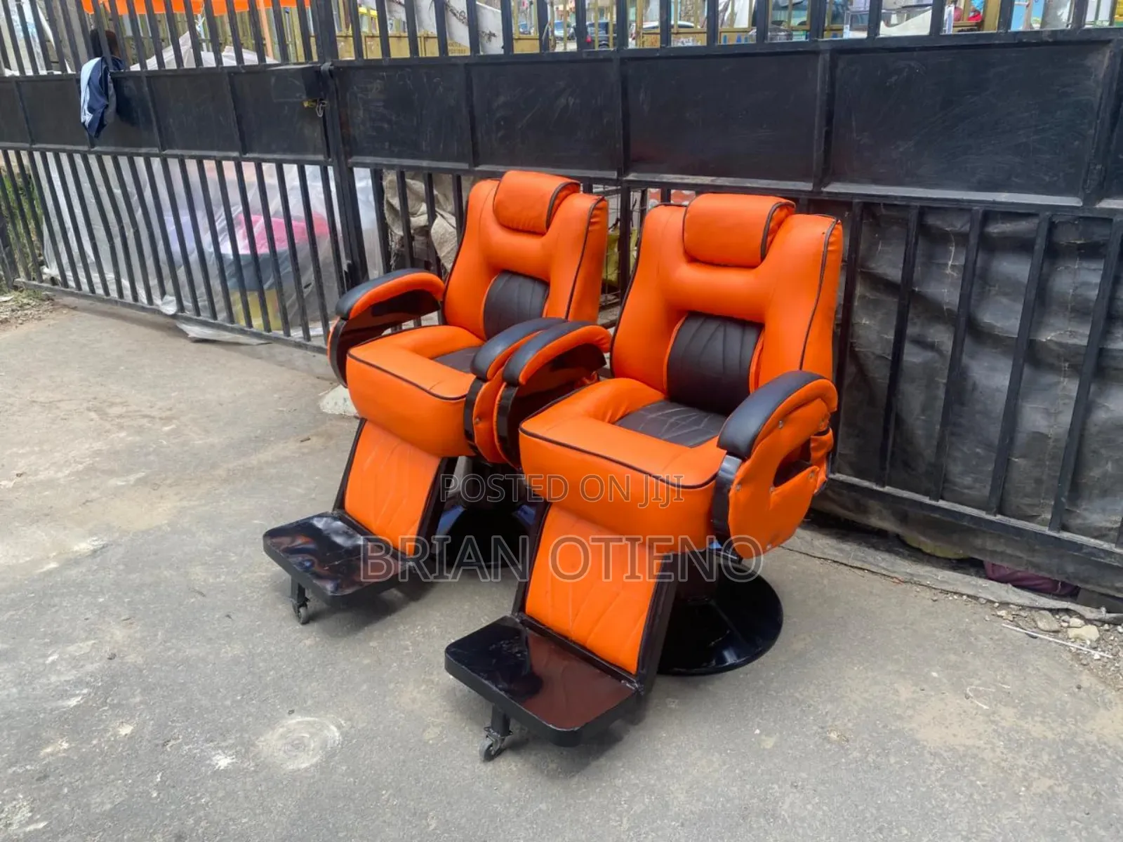 Black Base Kinyozi Orange Seats