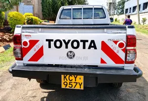 Toyota Hilux 2012 White