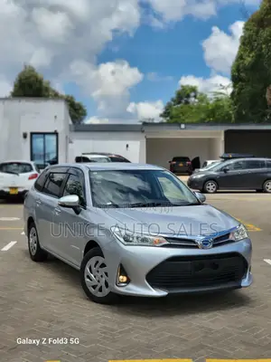 Toyota Corolla Fielder 1.5 Hybrid FWD 2019 Silver
