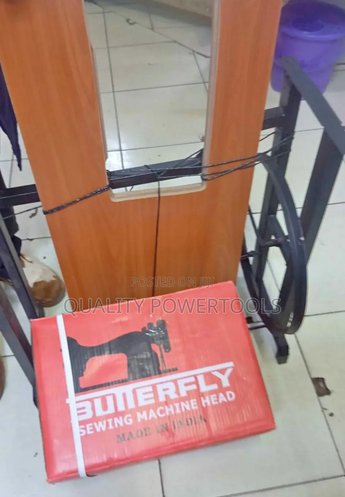 Complete Butterfly Sewing Machine+Local Table