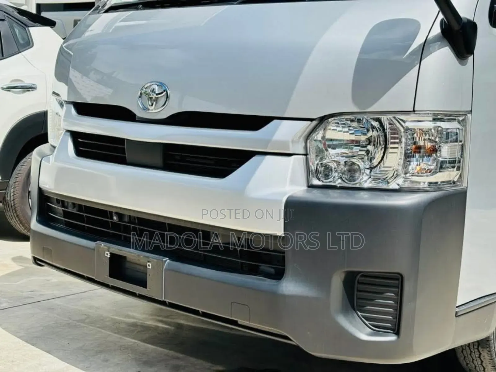 Toyota HiAce 2018 Silver