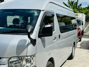 Toyota HiAce 2018 Silver