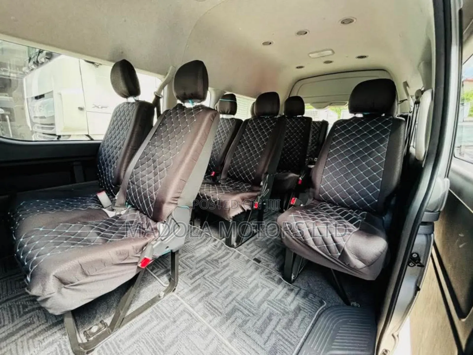 Toyota HiAce 2018 Silver