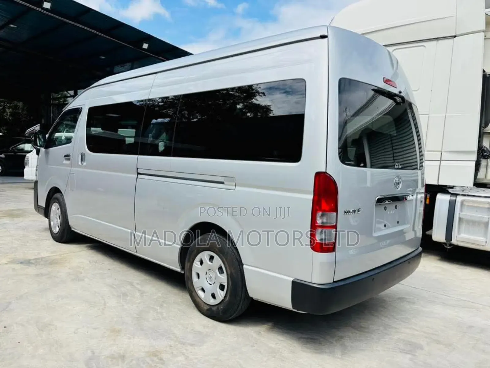 Toyota HiAce 2018 Silver