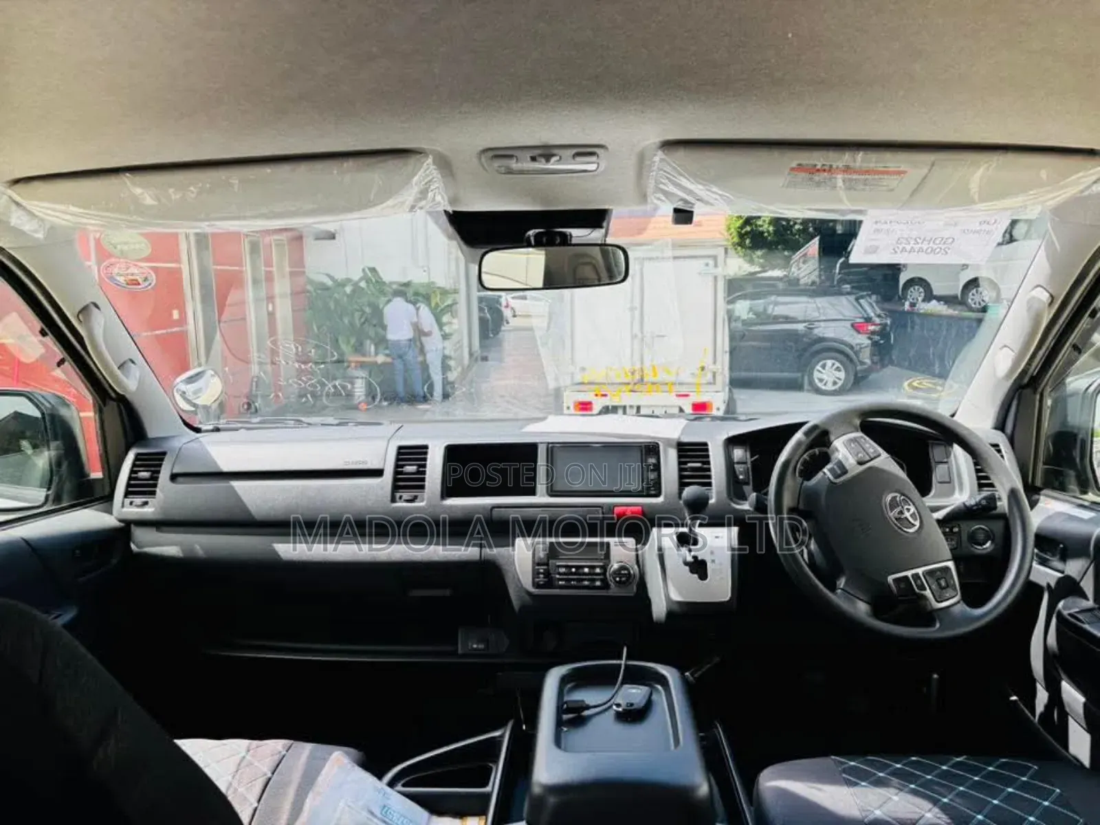 Toyota HiAce 2018 Silver