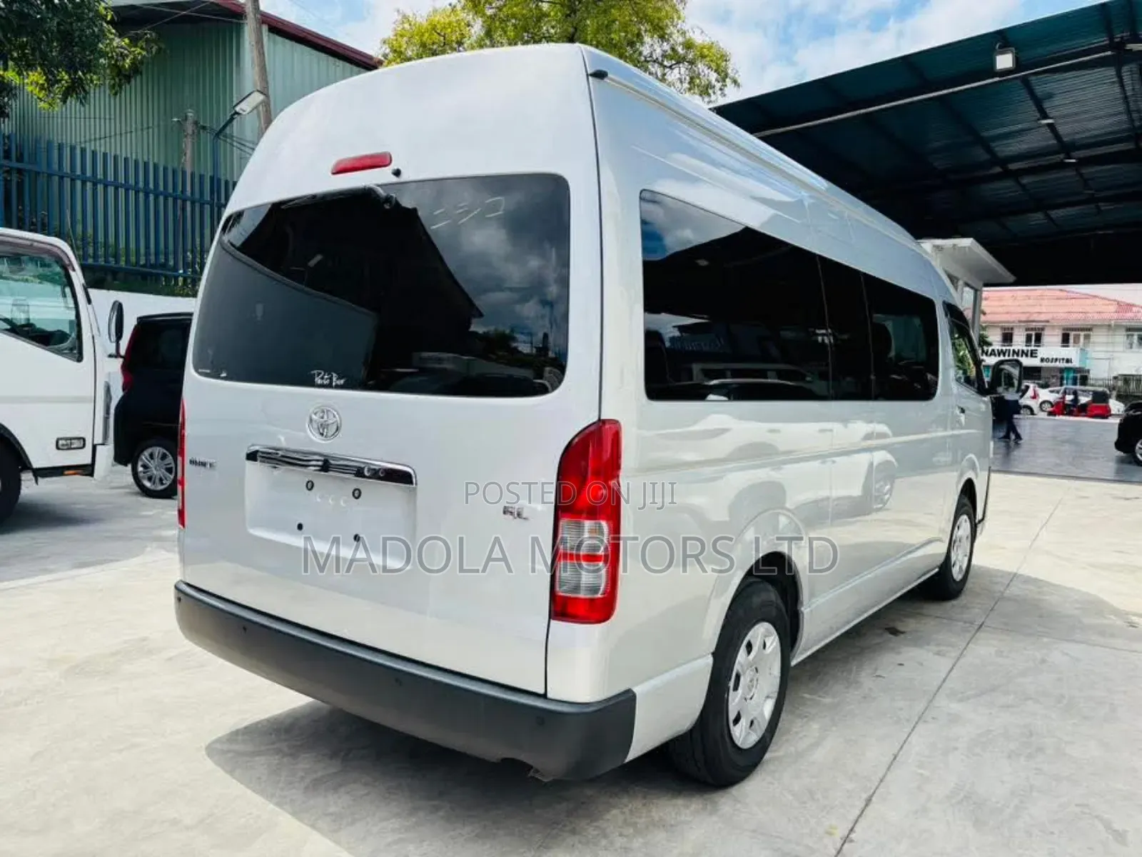 Toyota HiAce 2018 Silver