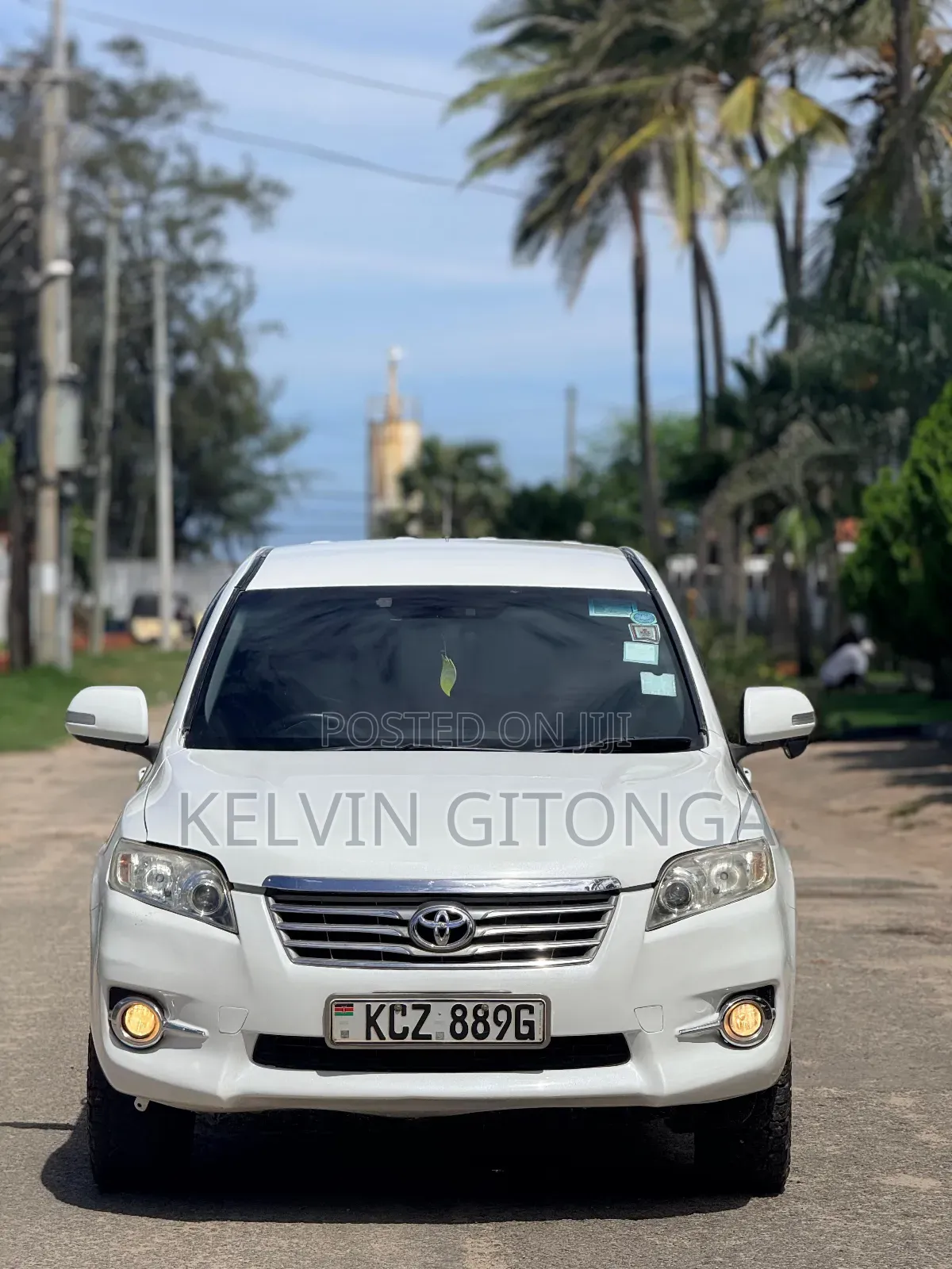 Toyota Vanguard 2013 White