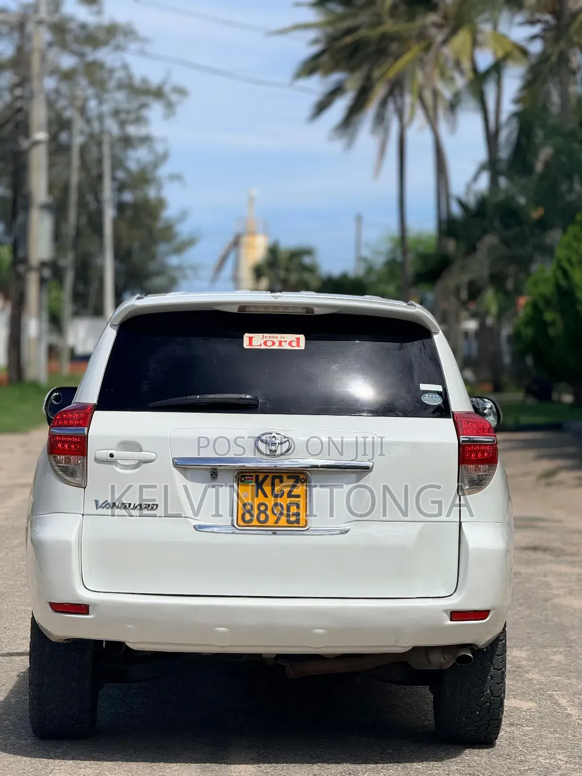 Toyota Vanguard 2013 White