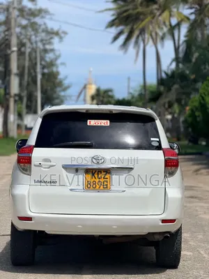Toyota Vanguard 2013 White