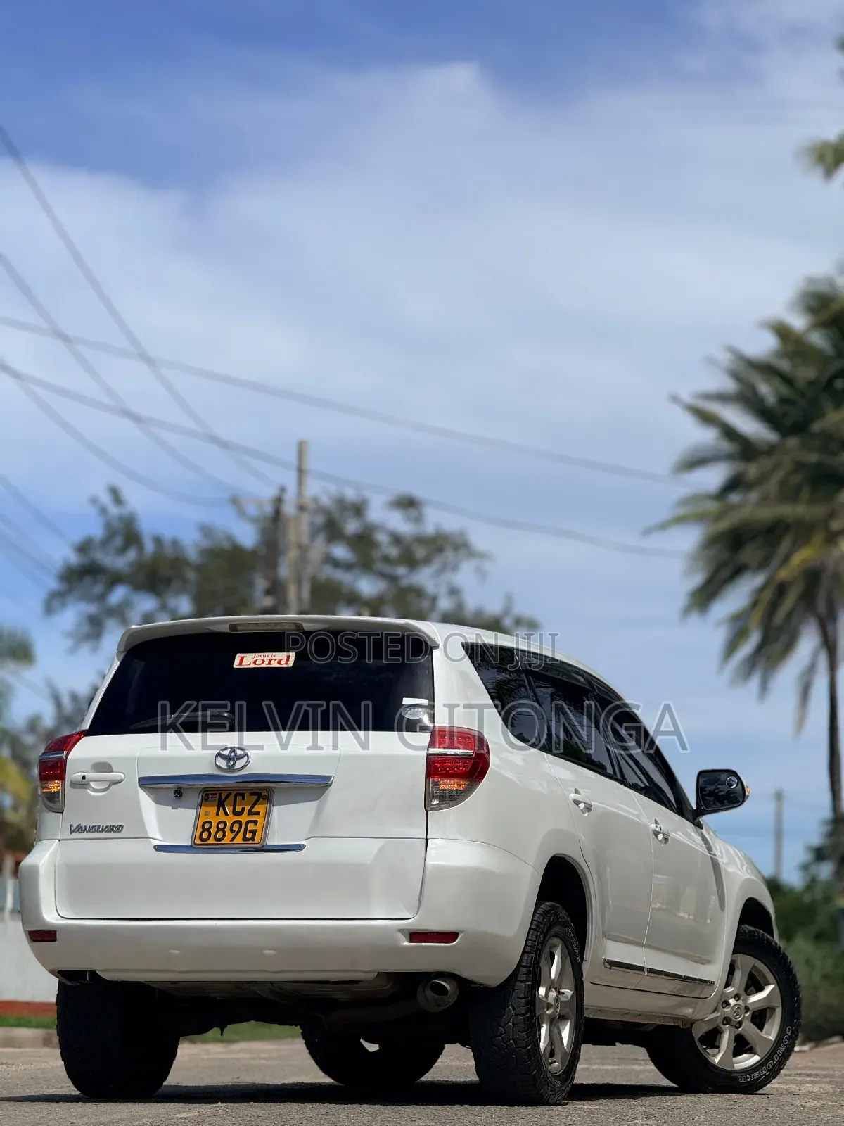 Toyota Vanguard 2013 White