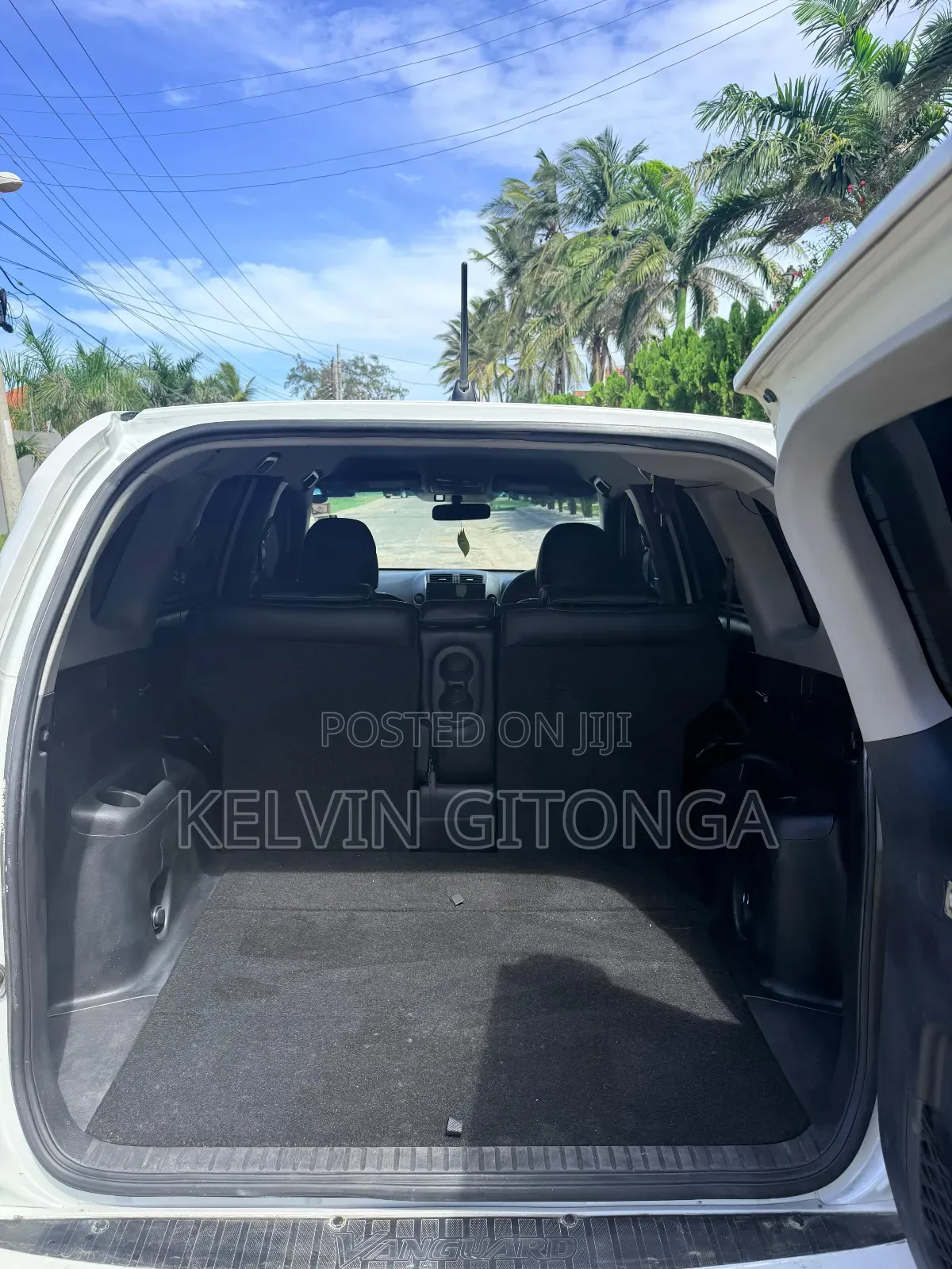 Toyota Vanguard 2013 White