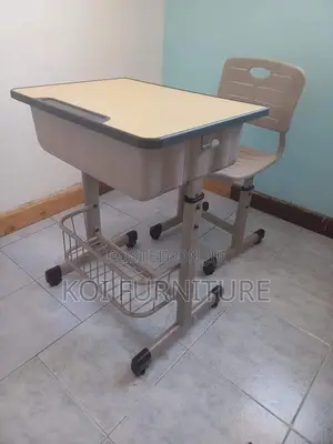 Kids Furniture : Adjustable Kids Desk and Chair Set