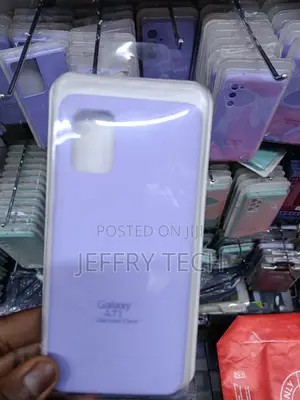 Fame Samsung Galaxy A71 Liquid Silicone Case With Cloth Lining