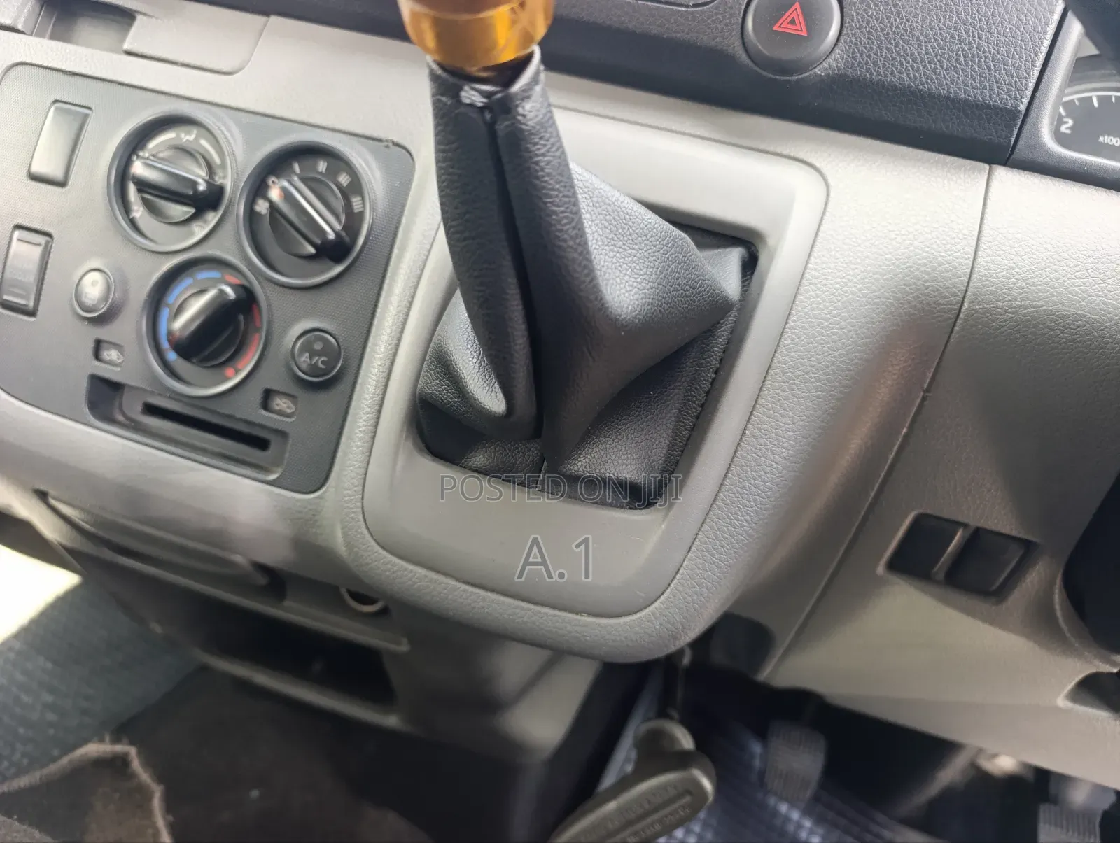 Nissan Caravan (Urvan) 2019 Silver