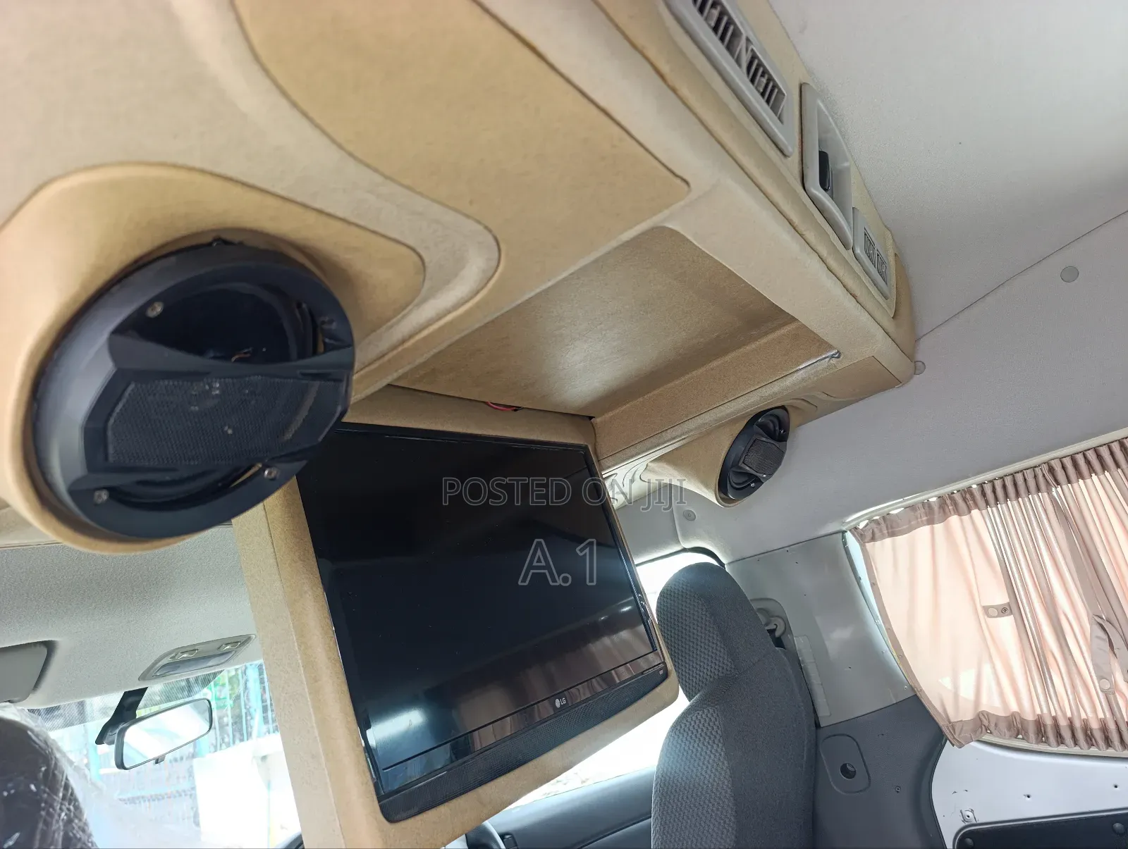 Nissan Caravan (Urvan) 2019 Silver