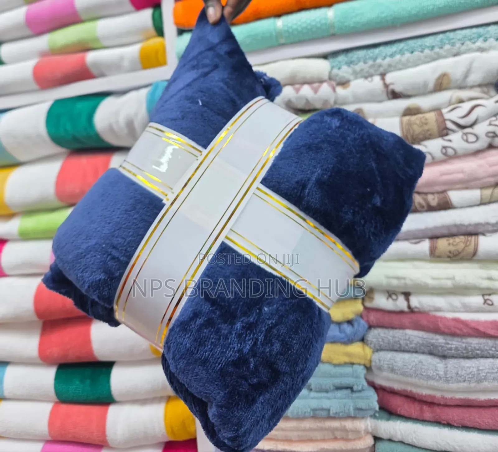 Plain Fleece Blanket With Ribbon Size: 6*6
 Sk
