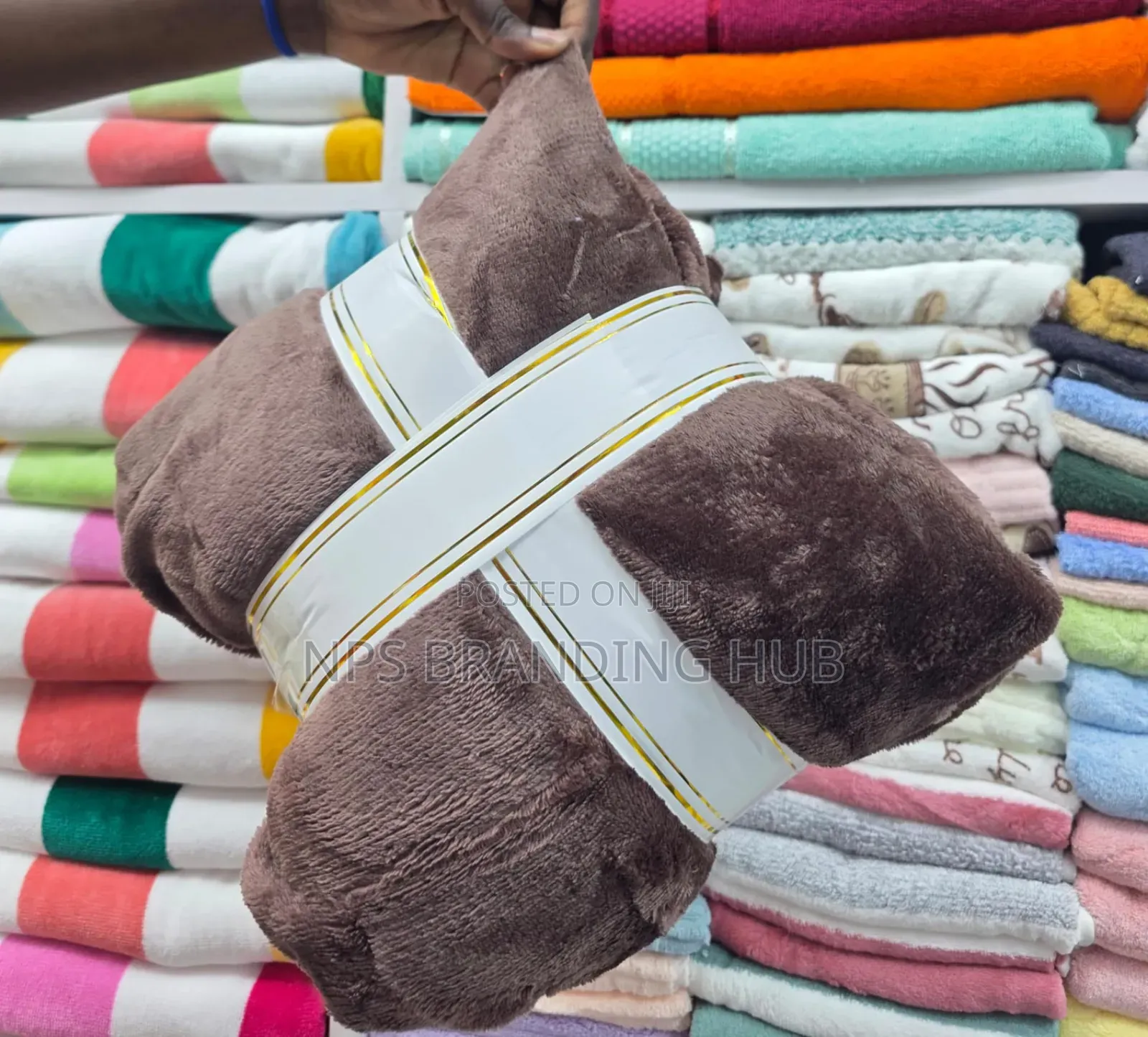 Plain Fleece Blanket With Ribbon Size: 6*6
 Sk