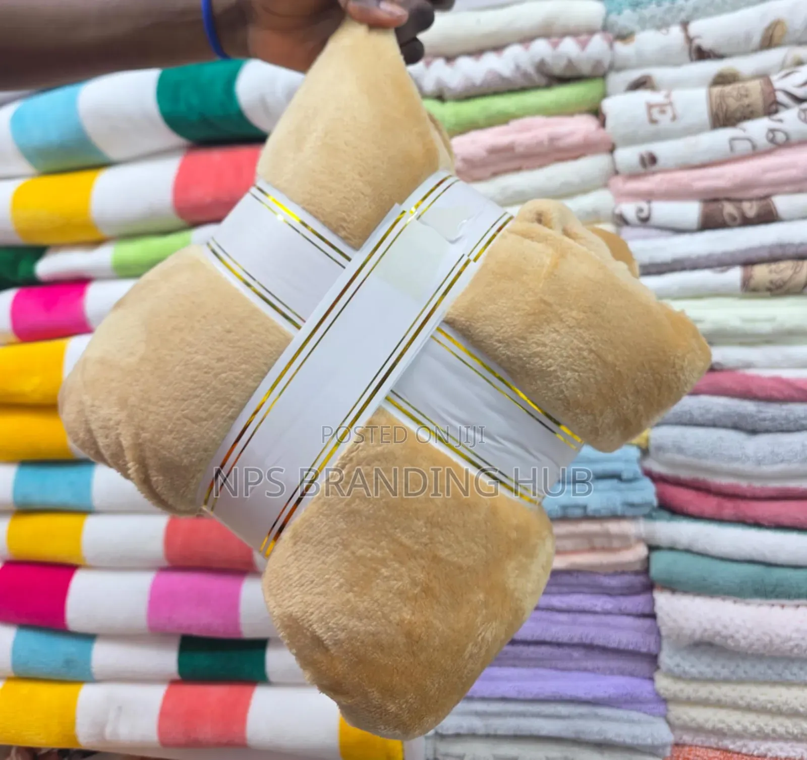 Plain Fleece Blanket With Ribbon Size: 6*6
 Sk