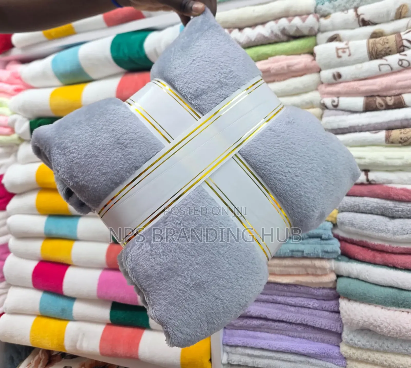 Plain Fleece Blanket With Ribbon Size: 6*6
 Sk