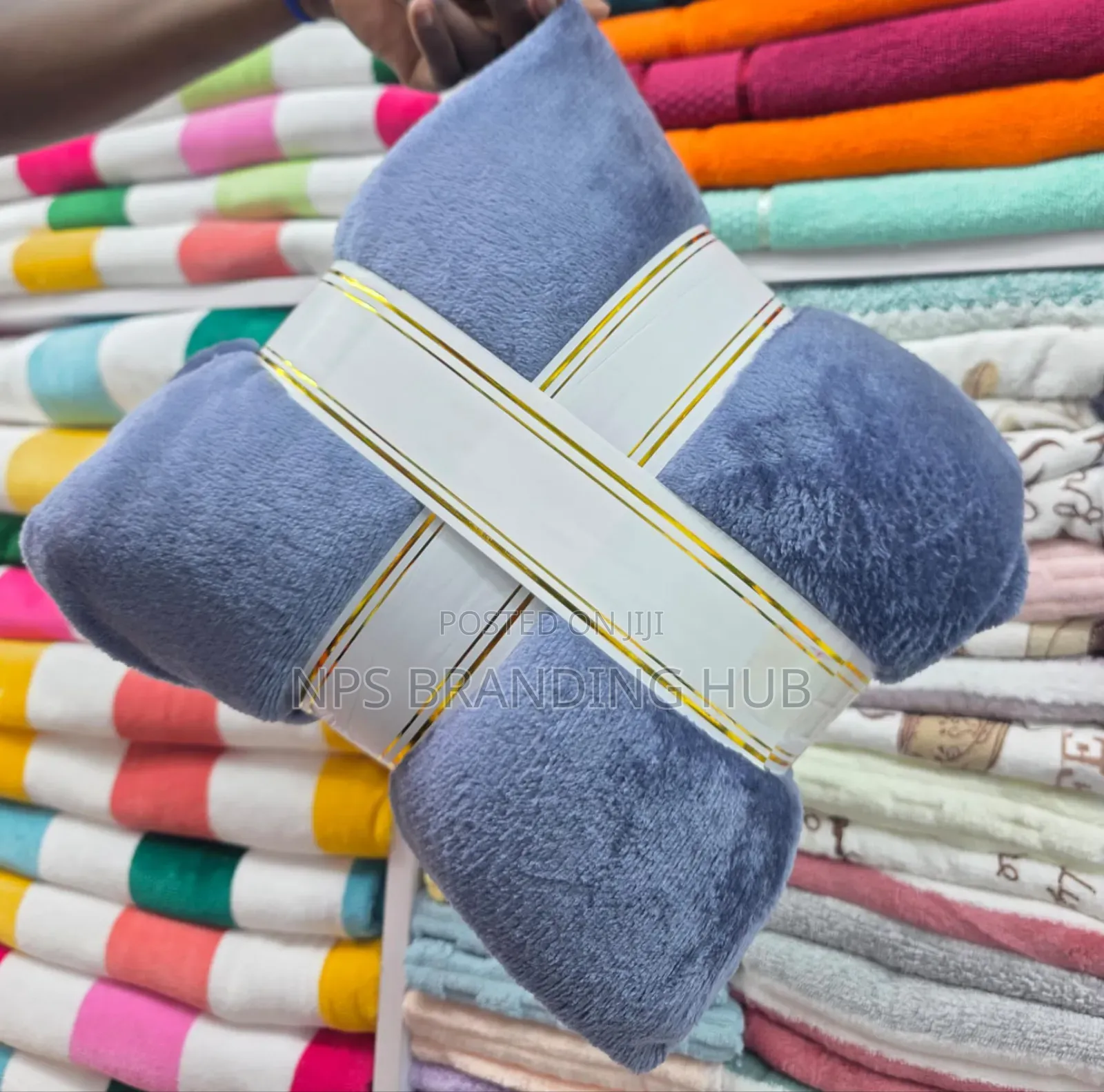 Plain Fleece Blanket With Ribbon Size: 6*6
 Sk