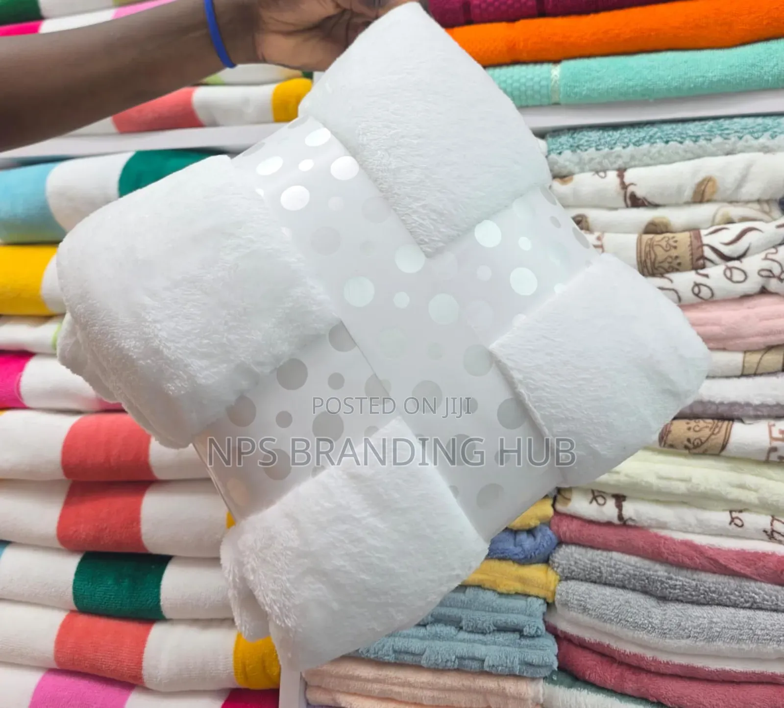 Plain Fleece Blanket With Ribbon Size: 6*6
 Sk