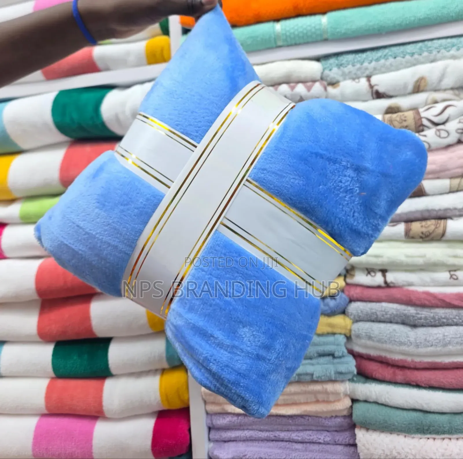 Plain Fleece Blanket With Ribbon Size: 6*6
 Sk
