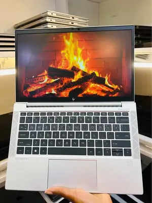 Laptop HP EliteBook 830 G8 8GB Intel Core i7 SSD 256GB
