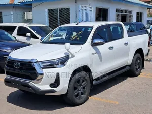 Toyota Hilux 2021 White
