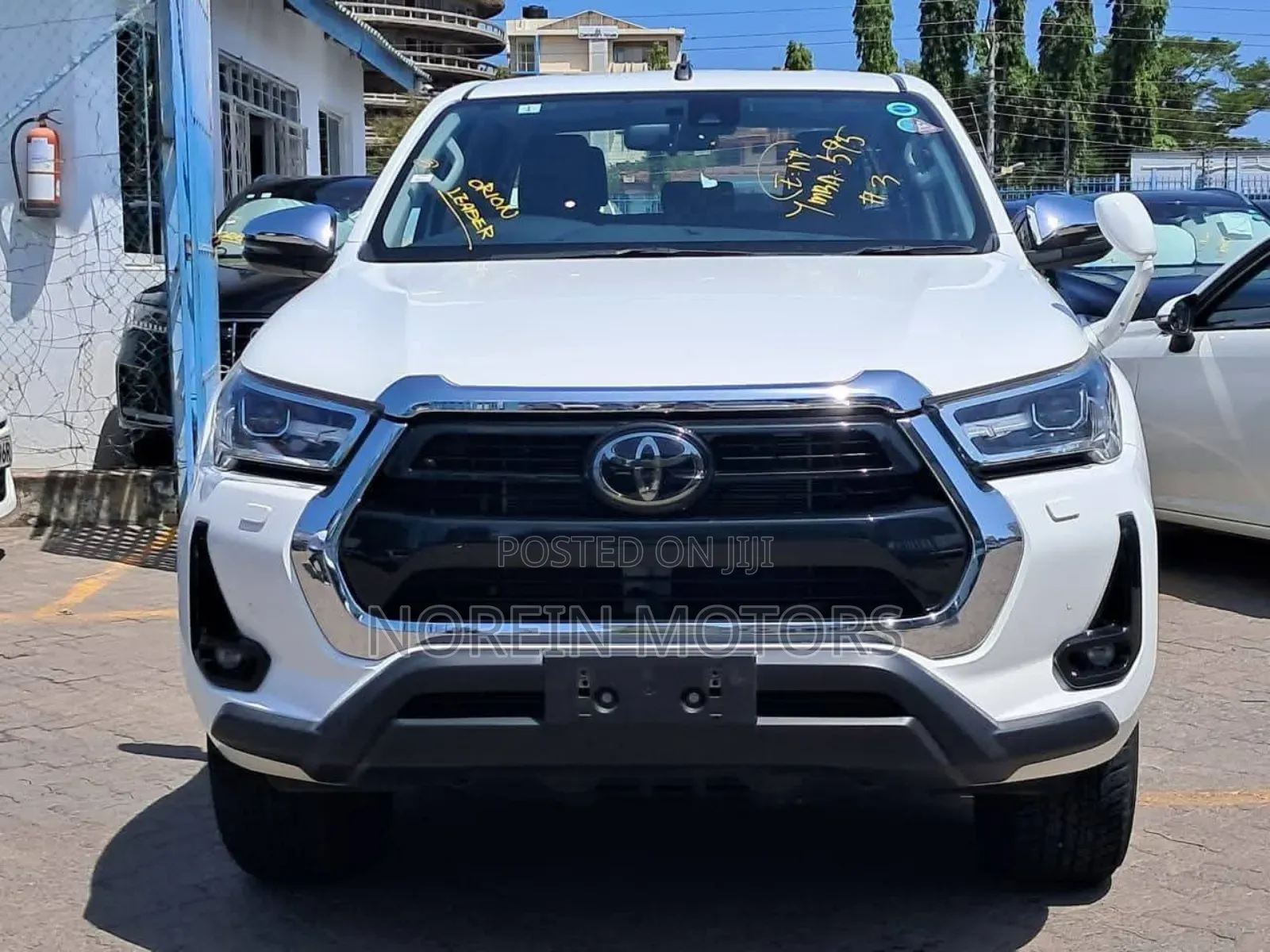 Toyota Hilux 2021 White