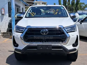 Toyota Hilux 2021 White