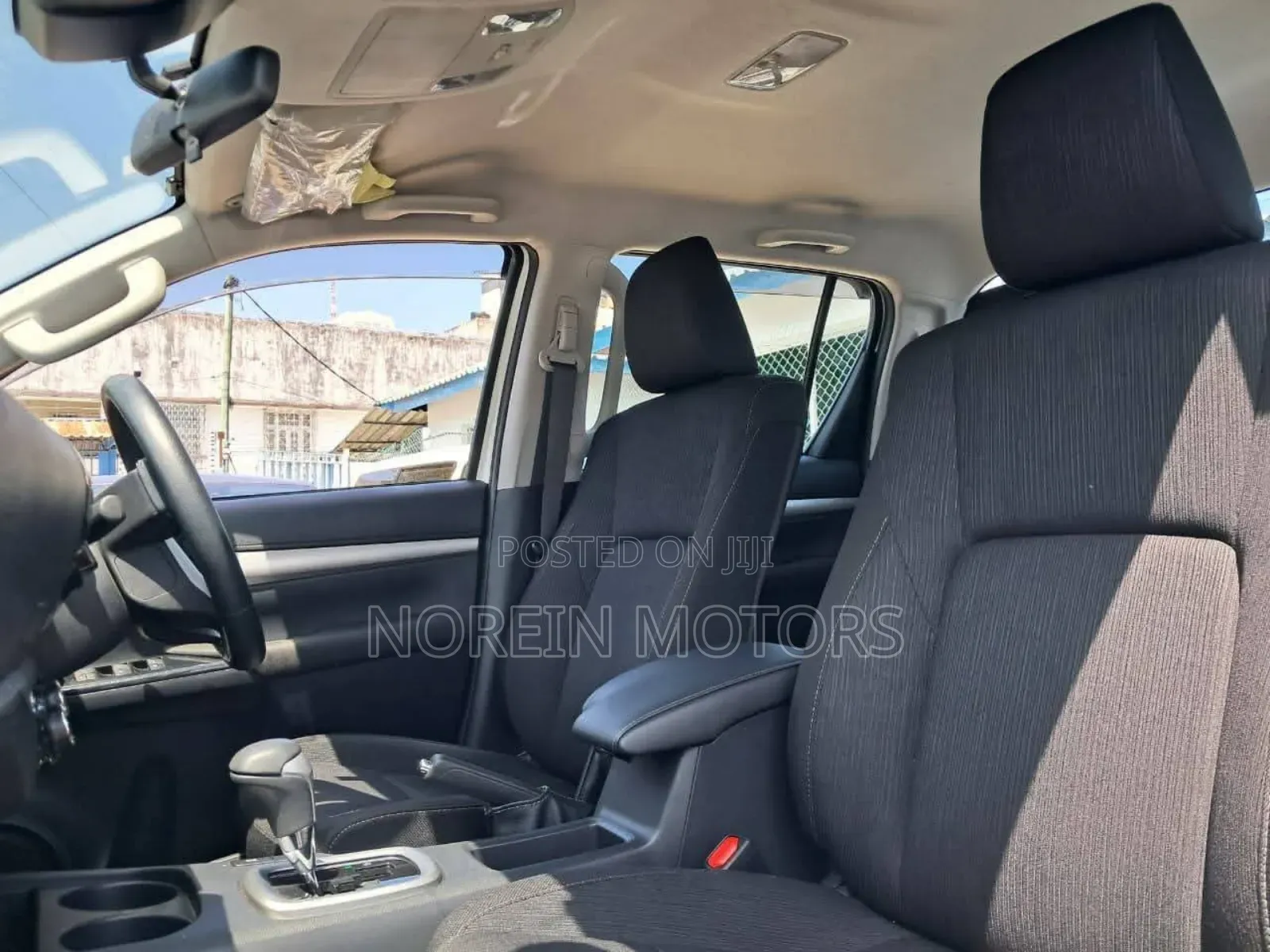Toyota Hilux 2021 White