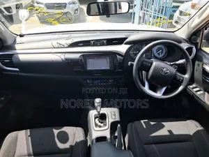 Toyota Hilux 2021 White