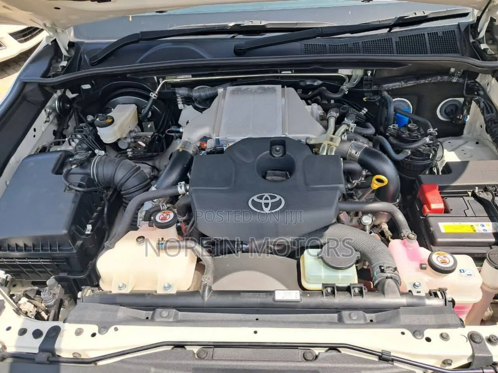 Toyota Hilux 2021 White