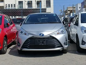 Toyota Vitz 1.5 FWD Hybrid 5dr 2019 Silver