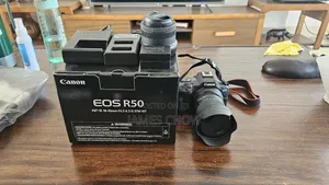 Canon R50 Sigma 18–50mm Rf F/2.8 Lens