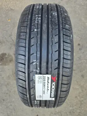 225 /50 R17 Yokohama Tyres (Japan) Bluearth.