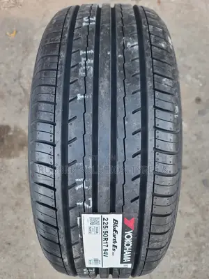 225/50r17 Yokohama Tyres 94 v Bluearth-Es