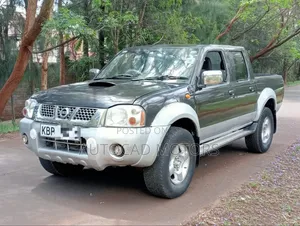 Nissan DoubleCab 2005 Silver