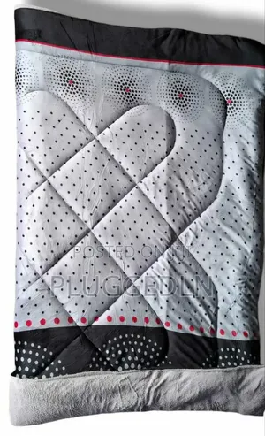 Single Woolen Duvet (5×6) – Neat Condition
