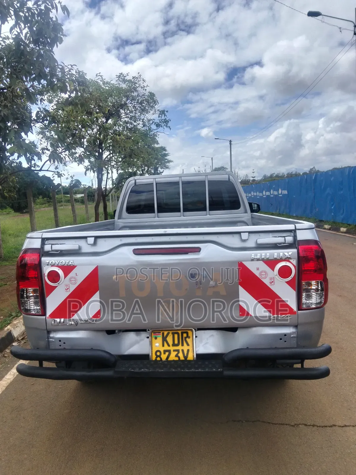 Toyota Hilux 2023 Silver