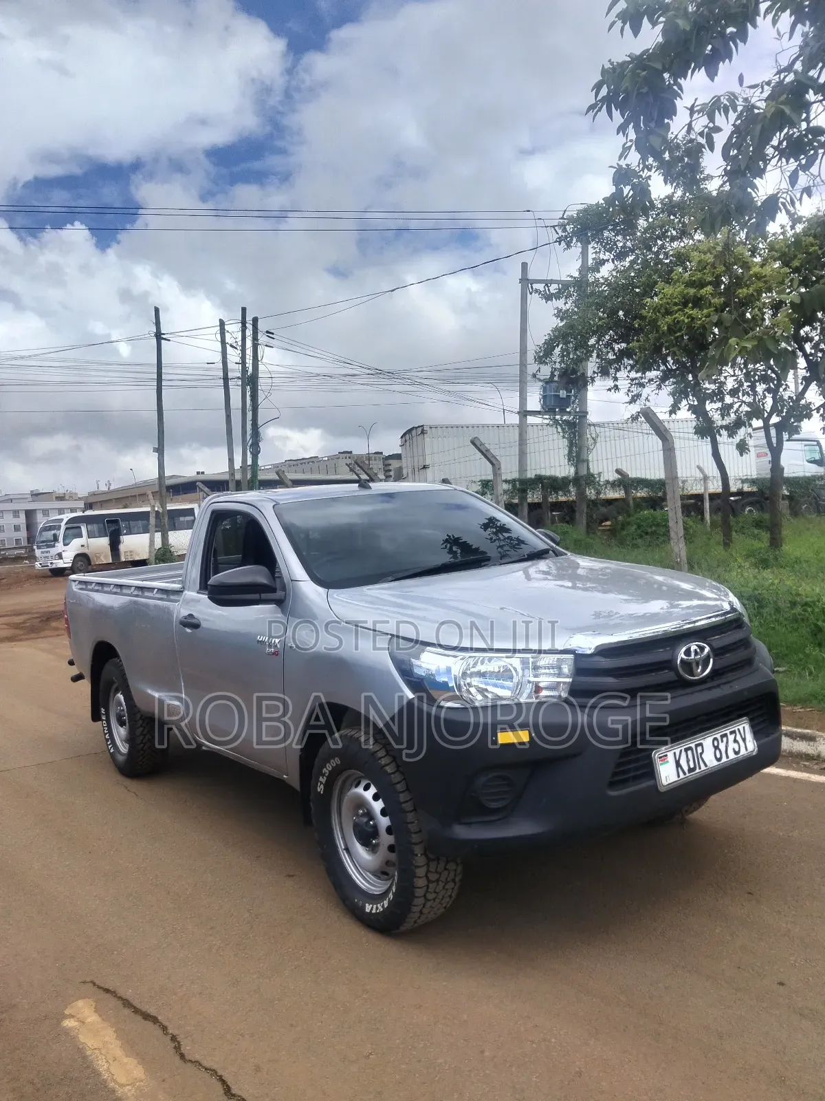 Toyota Hilux 2023 Silver